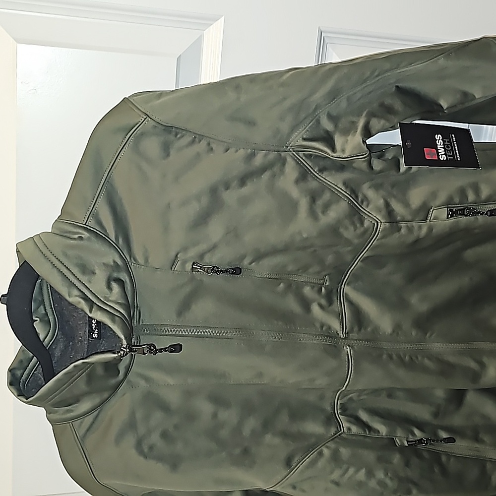 NWT Swiss Tech (M) Soft Shell Jacket - Picture 2 of 10